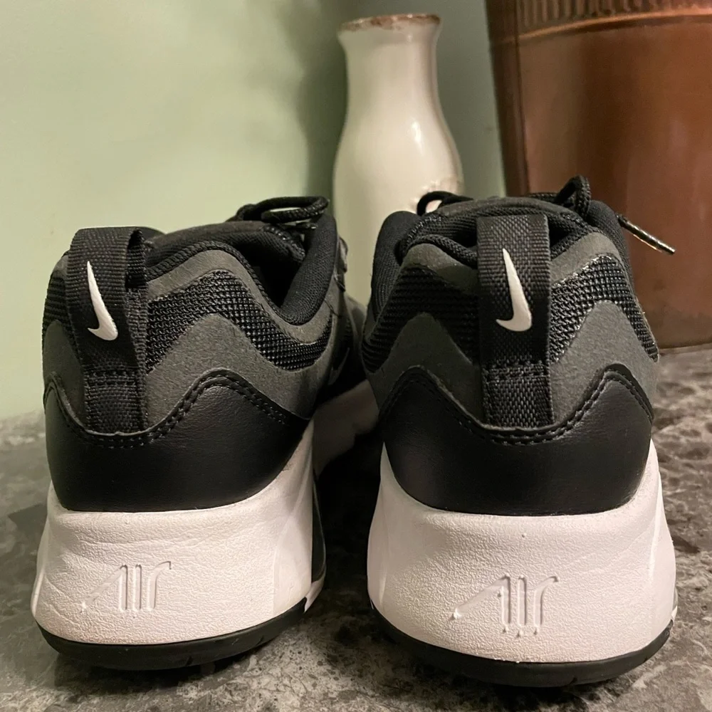 Black and White Nike Air Max Women Size‎ 8.5